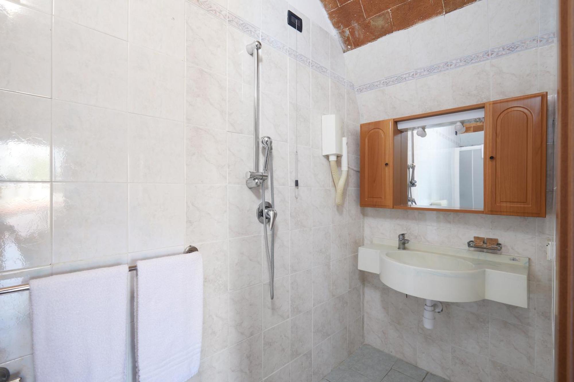 Relais Belvedere Монтекатіні-Валь-ді-Чечина Номер фото